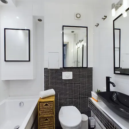 Apartment Comfortable For 2 People With Bathtub And Balcony In By Renters Warsaw
