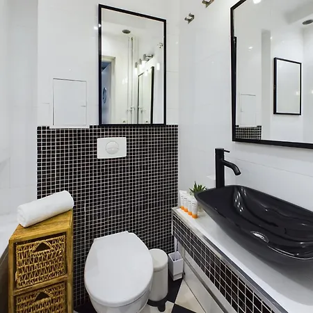 Apartment Comfortable For 2 People With Bathtub And Balcony In By Renters