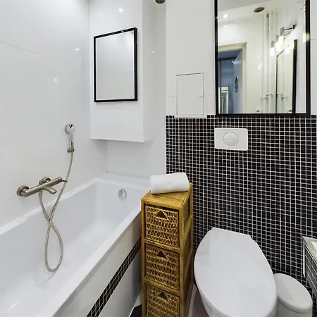Comfortable For 2 People With Bathtub And Balcony In By Renters Apartment