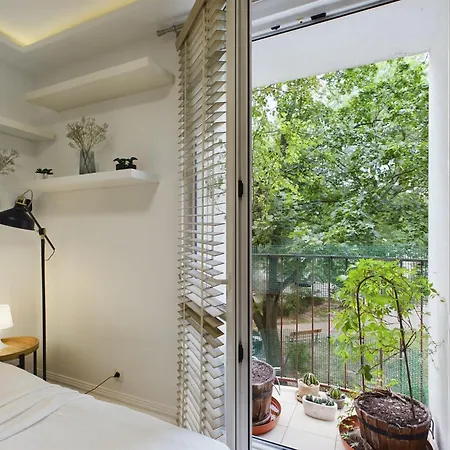 Comfortable For 2 People With Bathtub And Balcony In By Renters Daire Varşova